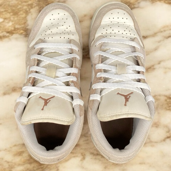 Air Jordan 1 Low SE Light Taupe Sail Brown Sneakers Women’s 7 Premium Suede - Picture 5 of 11